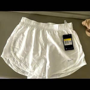 NEVER WORN NIKE SHORT
